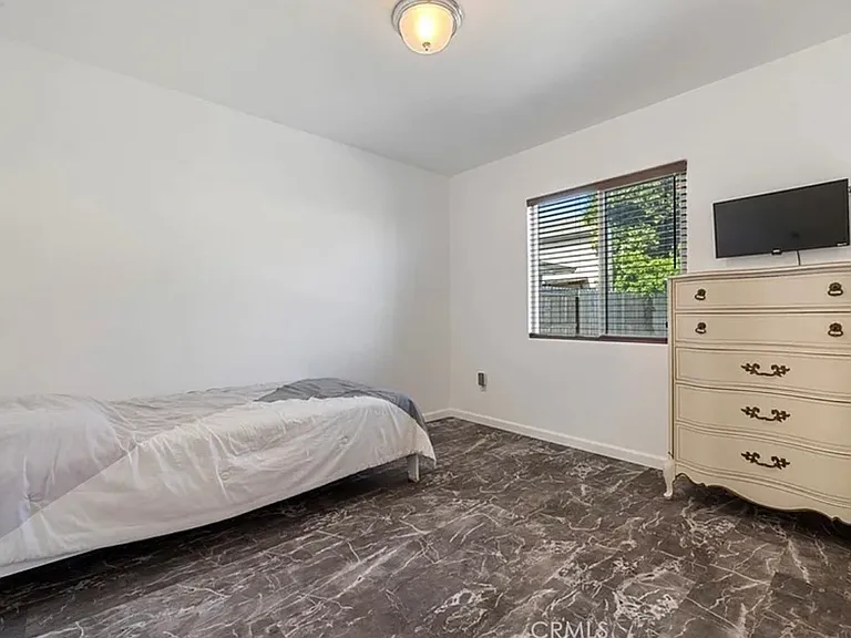163 Dylan Ct — Photo 2