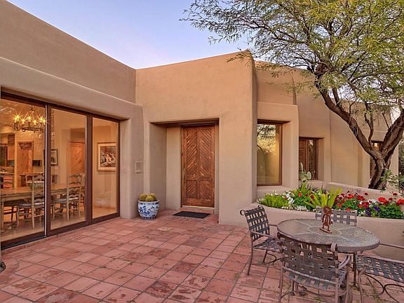 Indoor Opens to Outdoor Courtyard