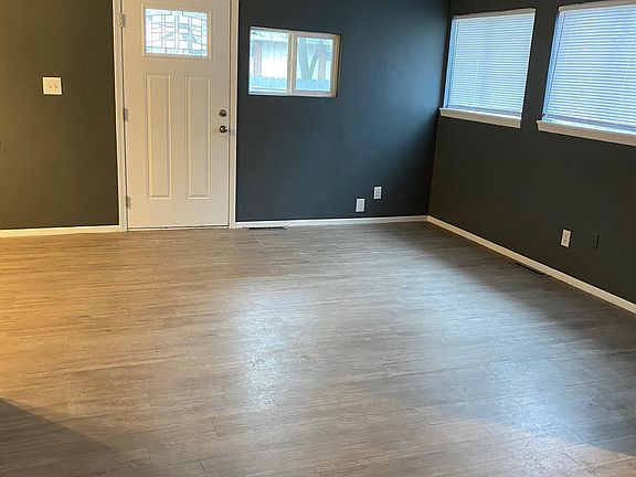 3rd image of 8323 Grandview Ln