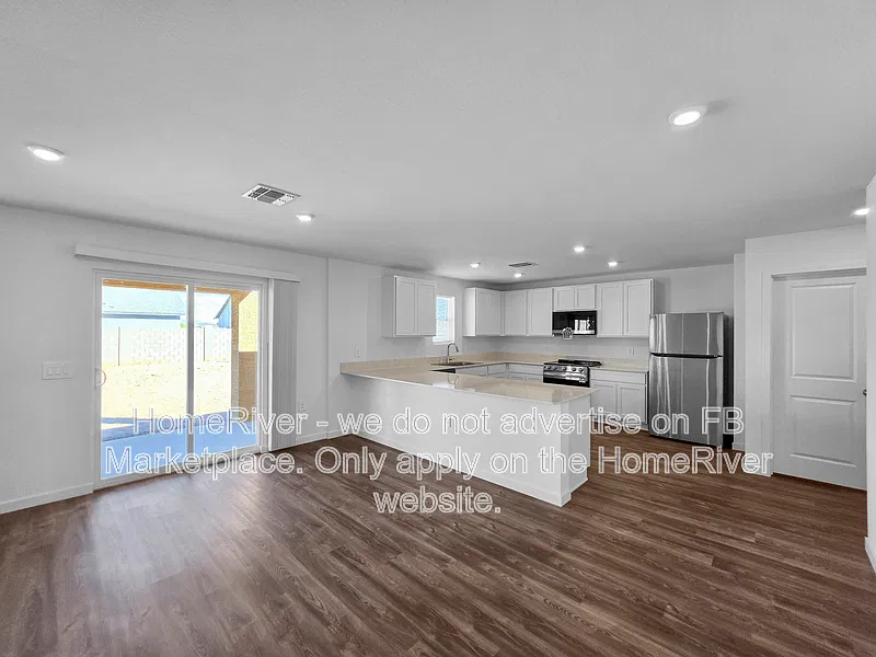 3 bed, 2.0 bath, 1656 sqft, $1,645 — Photo 4