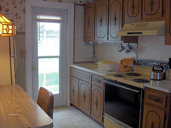 Eat In Kitchen