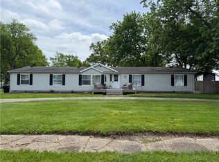 403 W Main St, Watson, IL 62473