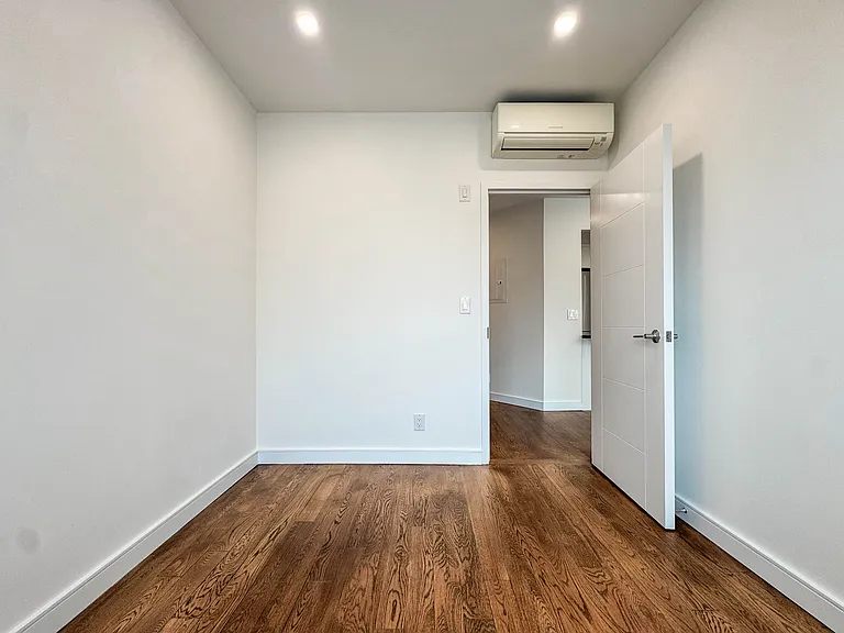 689 Leonard St #3R — Photo 12