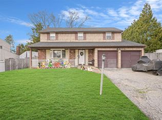 11 Beauregard Dr, Lake Grove, NY 11755