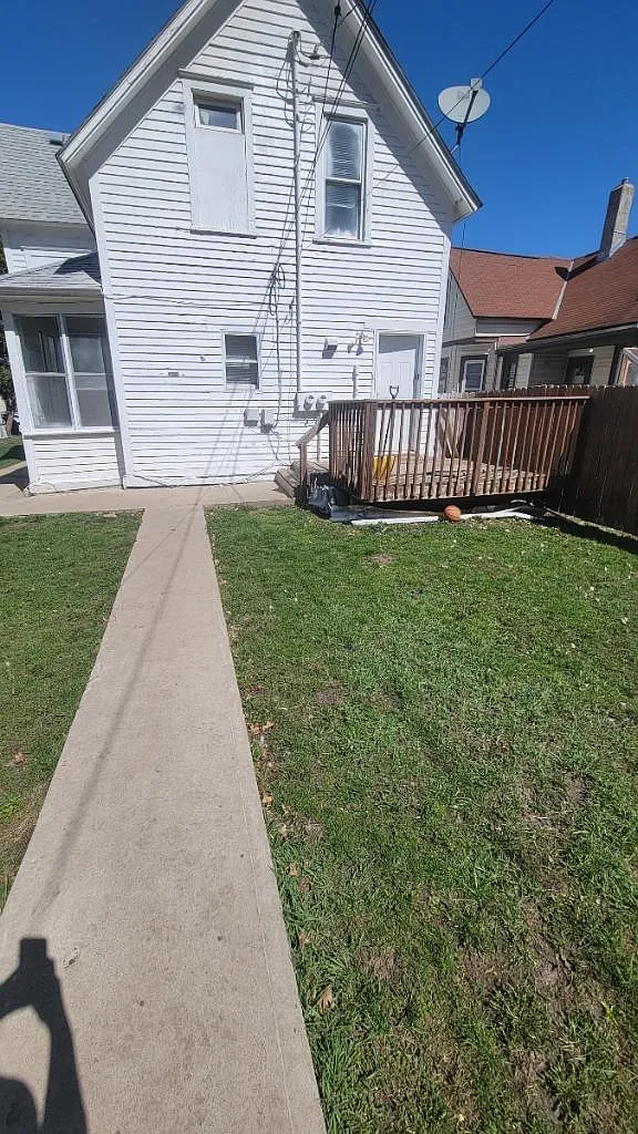 3 bed, 900 sqft, $2,100 — Photo 4