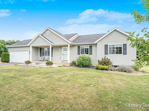 3rd image of 16670 Antler Dr NE