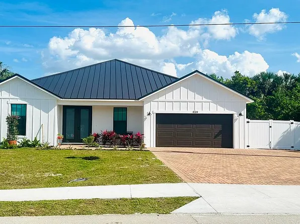 929 Iris Dr, North Fort Myers, FL 33903