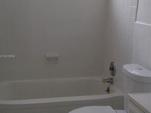2nd image of 1940 Bay Dr APT 9