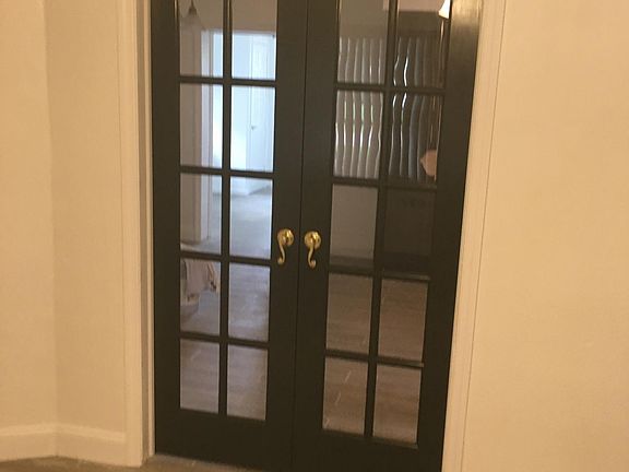 Entrance from living room to kitchen