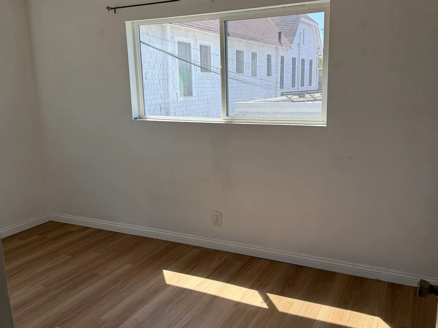 2 bed, 1.5 bath, 1130 sqft, $3,350 — Photo 3