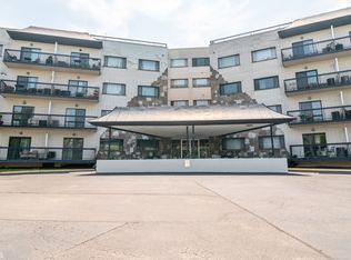 6700 S Brainard Ave APT 105, Countryside, IL 60525