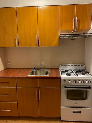 Rented by Green Line Realty | media 12