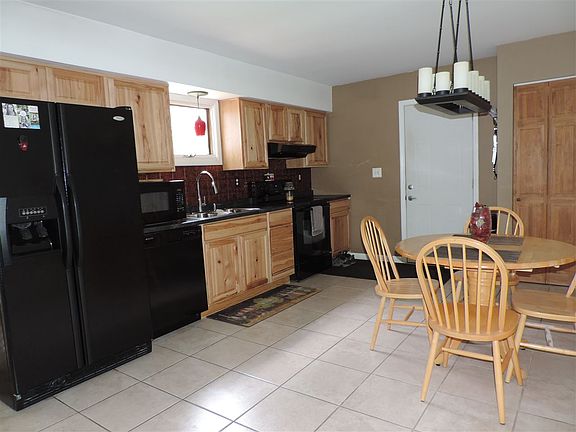 2nd image of 72 John St