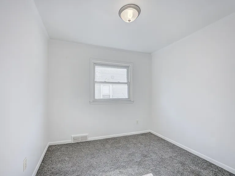 1731 E Pearl Ave — Photo 4
