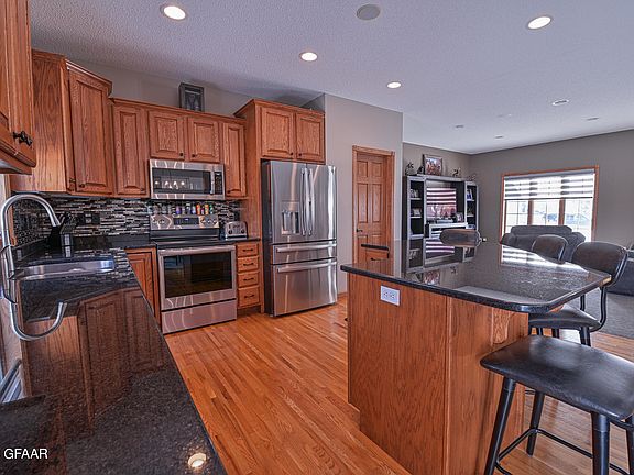 5th image of 612 Park Dr