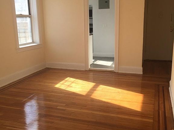 3rd image of 3915 62nd St APT 43