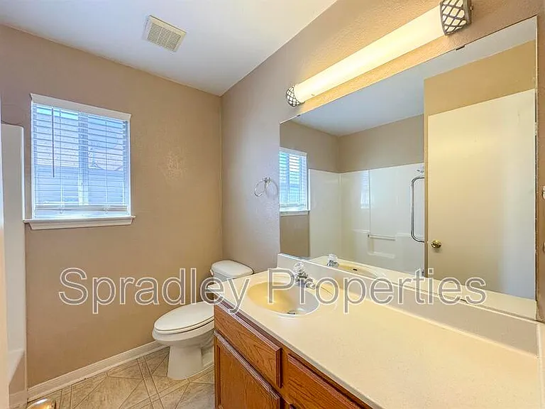 4612 Stone Pointe Dr — Photo 10