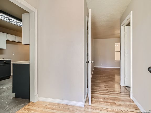 4th image of 9223 Encino Village