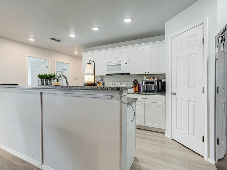 5501 Jarvis St #A — Photo 18