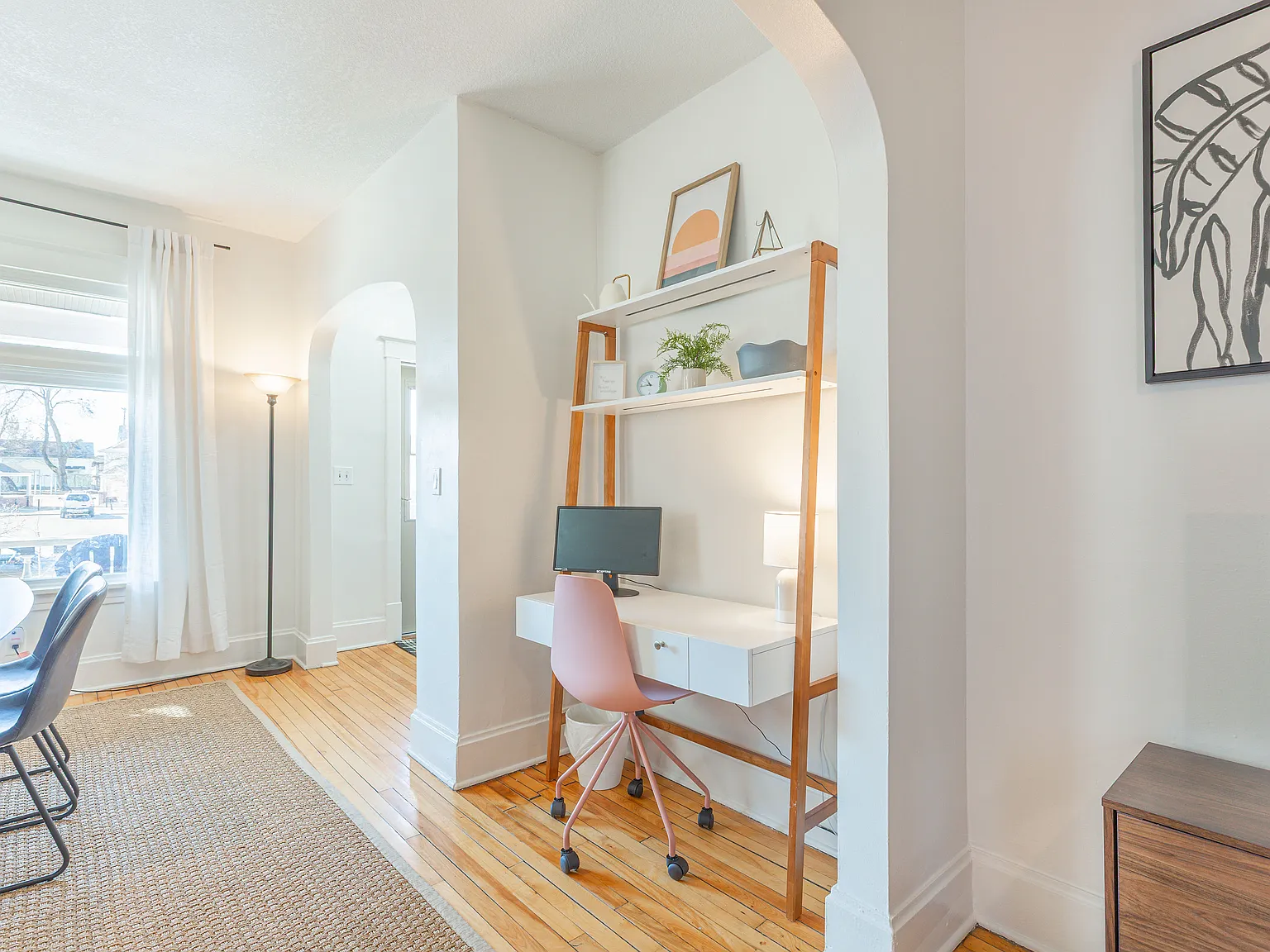 3 bed, $5,000 — Photo 2