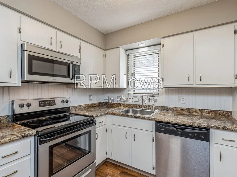 2079 NW Hickory Ln — Photo 9