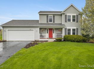 9253 Stone View Dr NE, Rockford, MI 49341