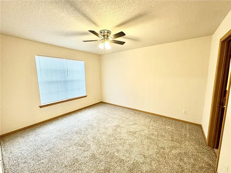 2203 E Cinnamon Way — Photo 8