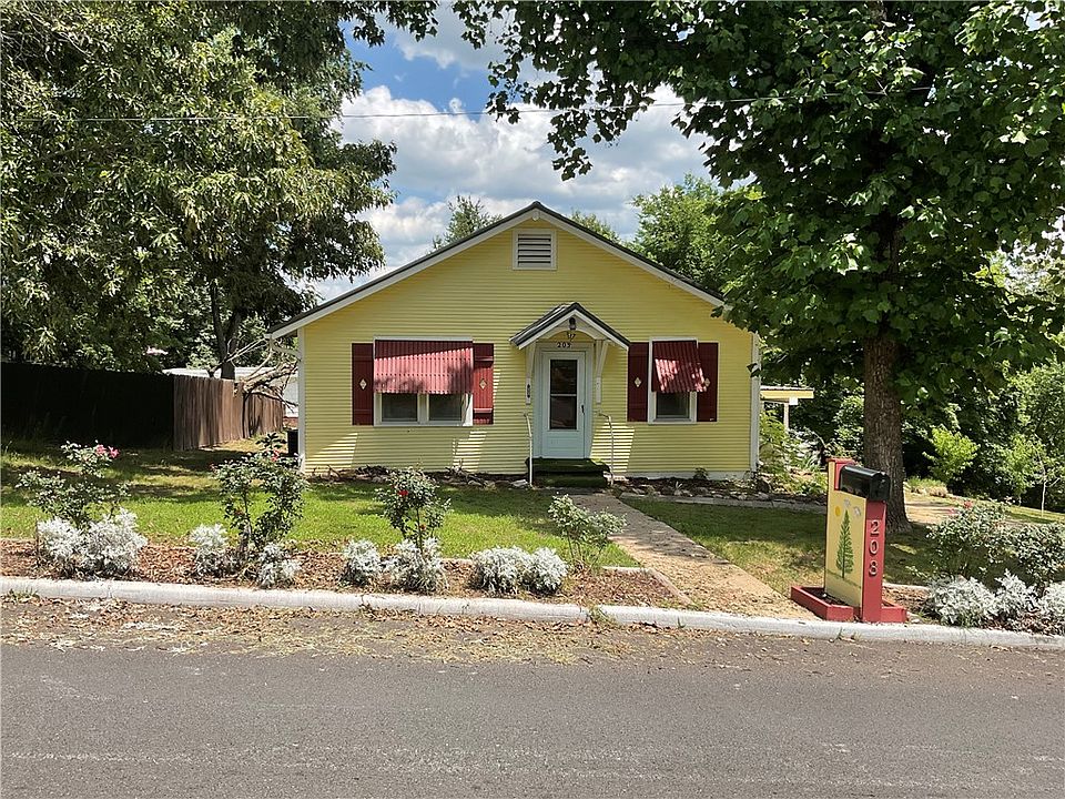 1st image of 203 N Pine St