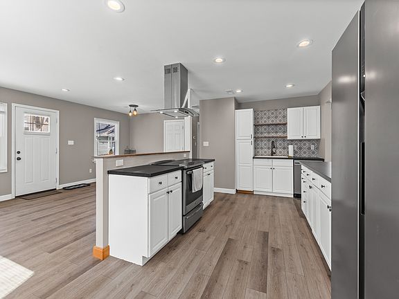 5th image of 655 Westchester Ct