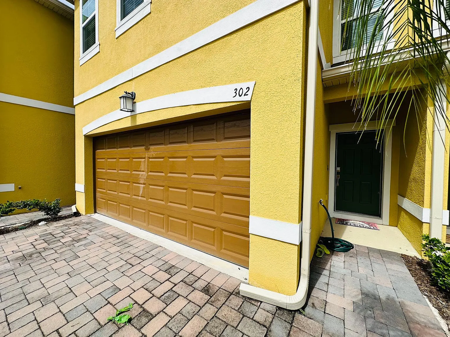 3 bed, 2.5 bath, 1942 sqft, $2,500 — Photo 2