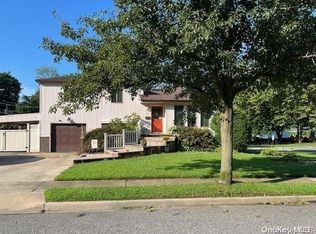 64 Ridge Rd, Farmingdale, NY 11735