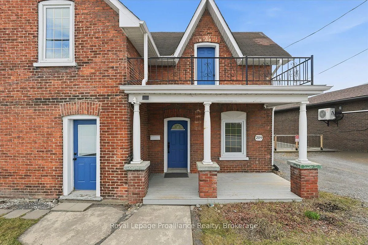 4 bed, $2,650 — Photo 2