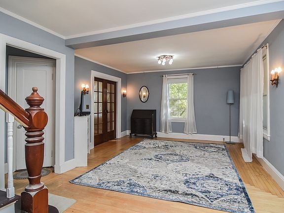 4th image of 97 Dutcher St