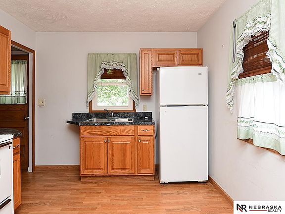 5th image of 835 Ivy Ave