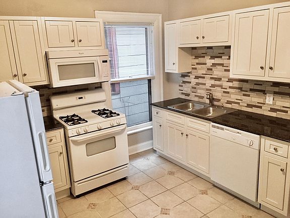 2nd image of 559 Potomac Ave #2