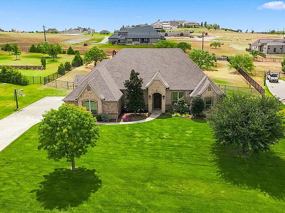 3rd image of 196 Bearclaw Cir