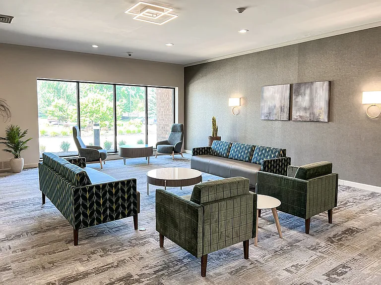 Four Seasons Apartments — Photo 39