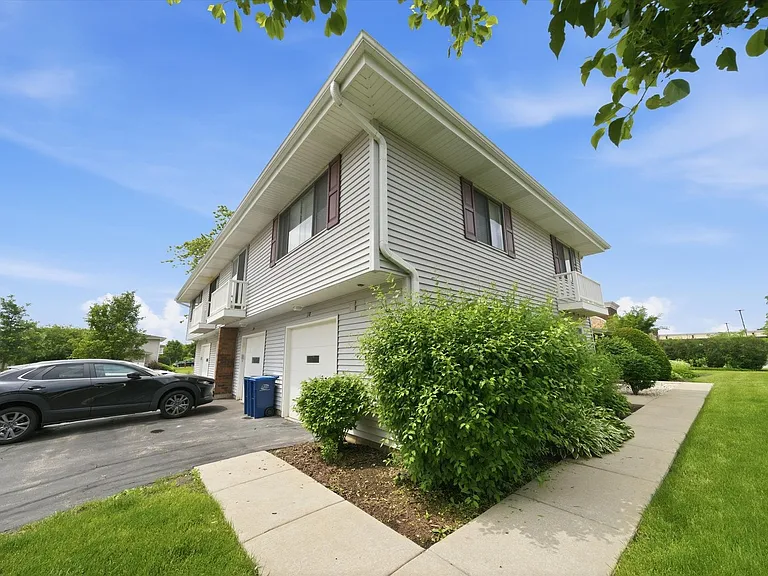 18 Dennis Ct #18 — Photo 4