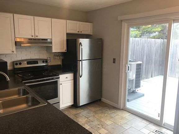 5th image of 924 Worthington Woods Blvd #15