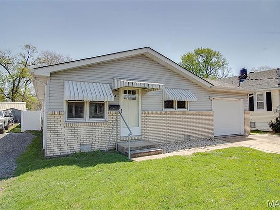 3rd image of 523 Park Dr