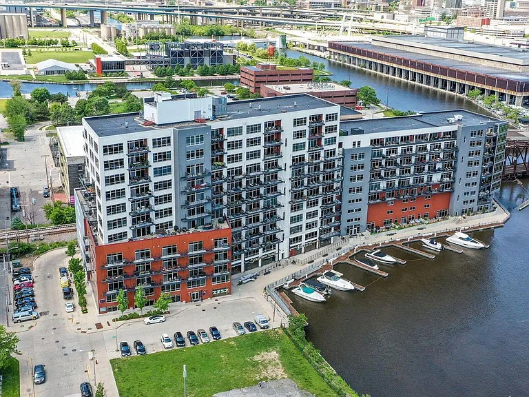106 W Seeboth St #620 — Photo 24