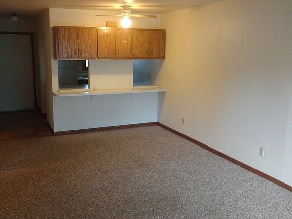 4th image of 910 Avon Dr