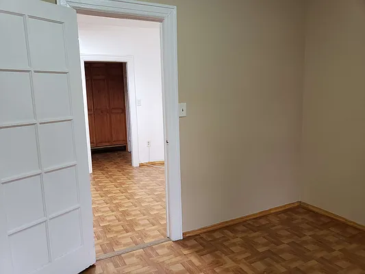 Rented by Roz Khan, LREB | media 5