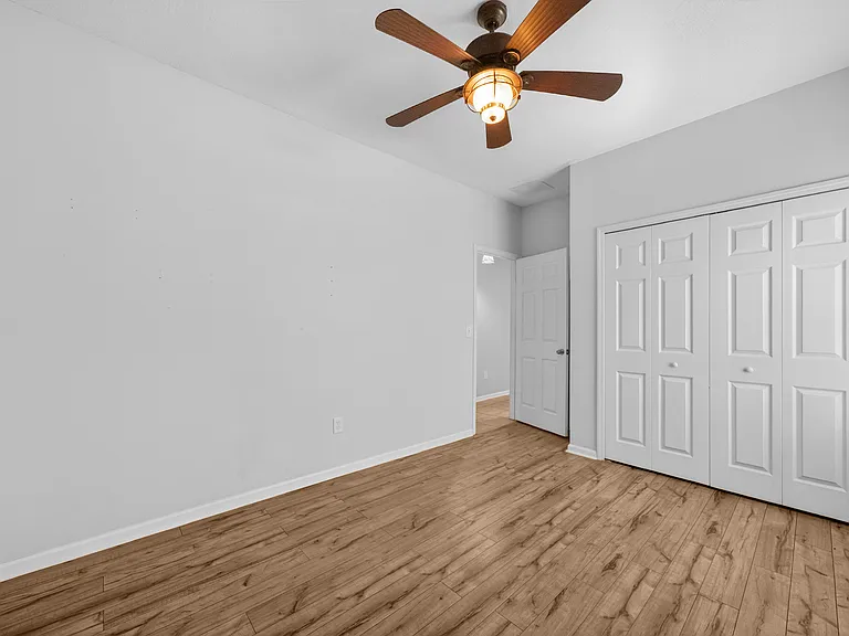 112 Kildrummy Ct — Photo 19