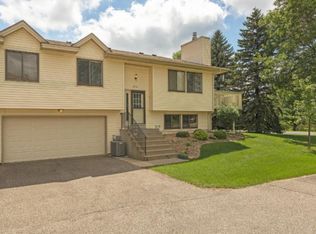 848 Sherwood Rd, Shoreview, MN 55126