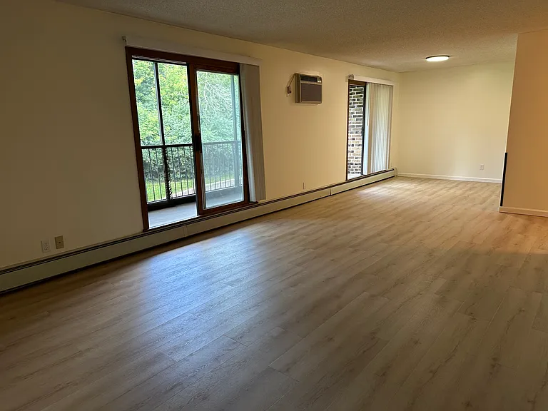 35 Nathan Ln N #121 — Photo 8