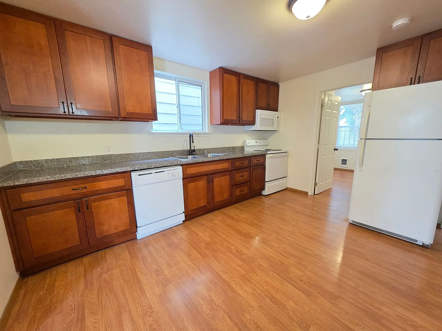 616 South Ainsworth Ave A&B — Photo 3