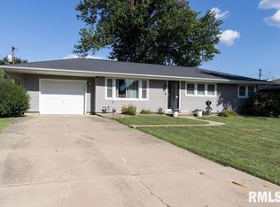 1035 Lawrence Dr, Canton, IL 61520