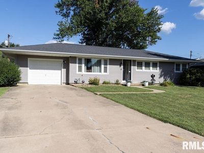 1035 Lawrence Dr, Canton, IL, 61520