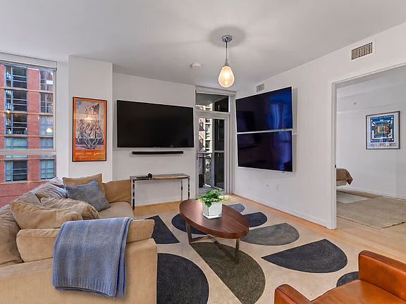2nd image of 1025 1st St SE APT 405